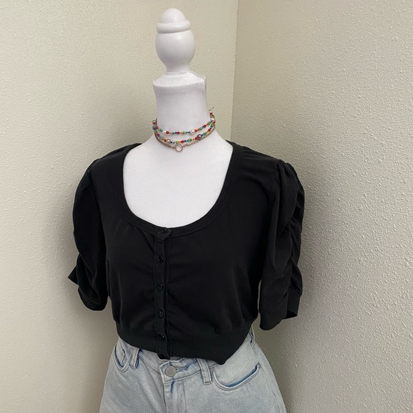 Black Buttoned Cropped Top - Picture 3 of 7